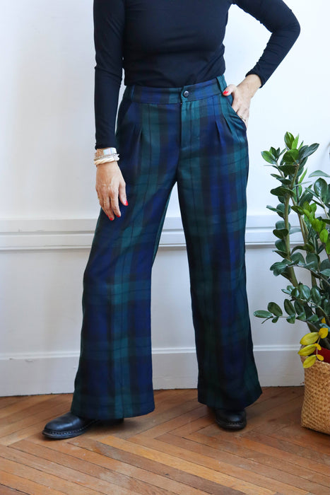 Naaipatroon Henri Lise Tailor uitgevoerd in wollen stof close up