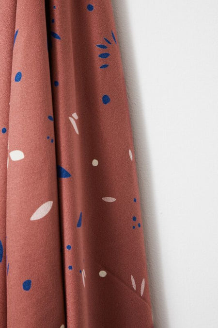 Vera Crepe Viscose Stof Petals Rosewood Mind the Maker
